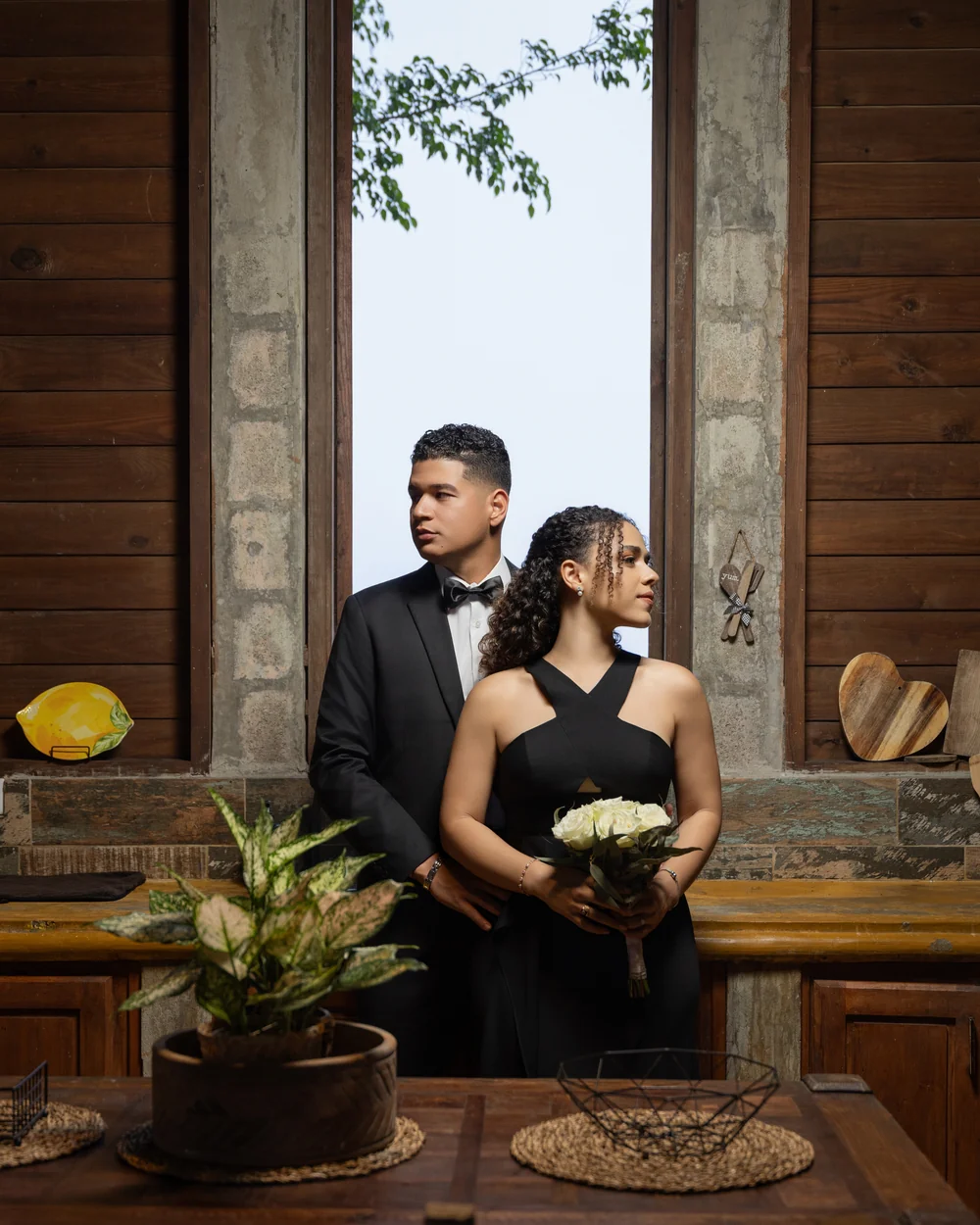 Pareja en una sesión fotográfica de Edward Estrella